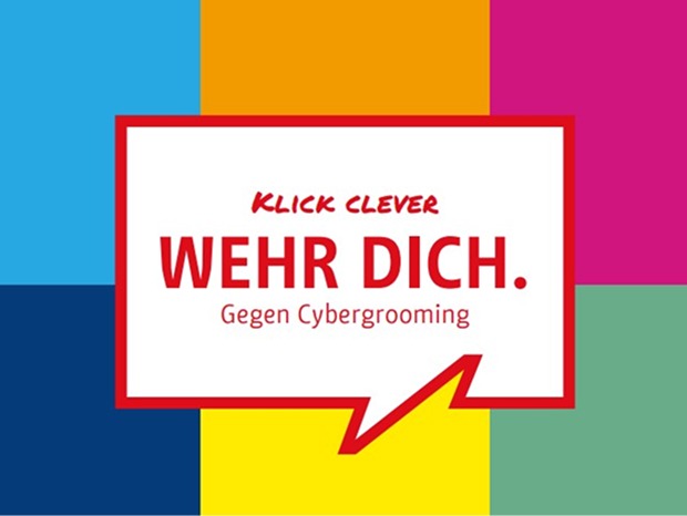Sprechblase mit dem Text ‚Klick Clever. Wehr Dich. Gegen Cybergrooming.‘ auf farbigen Kästen als Hintergrund