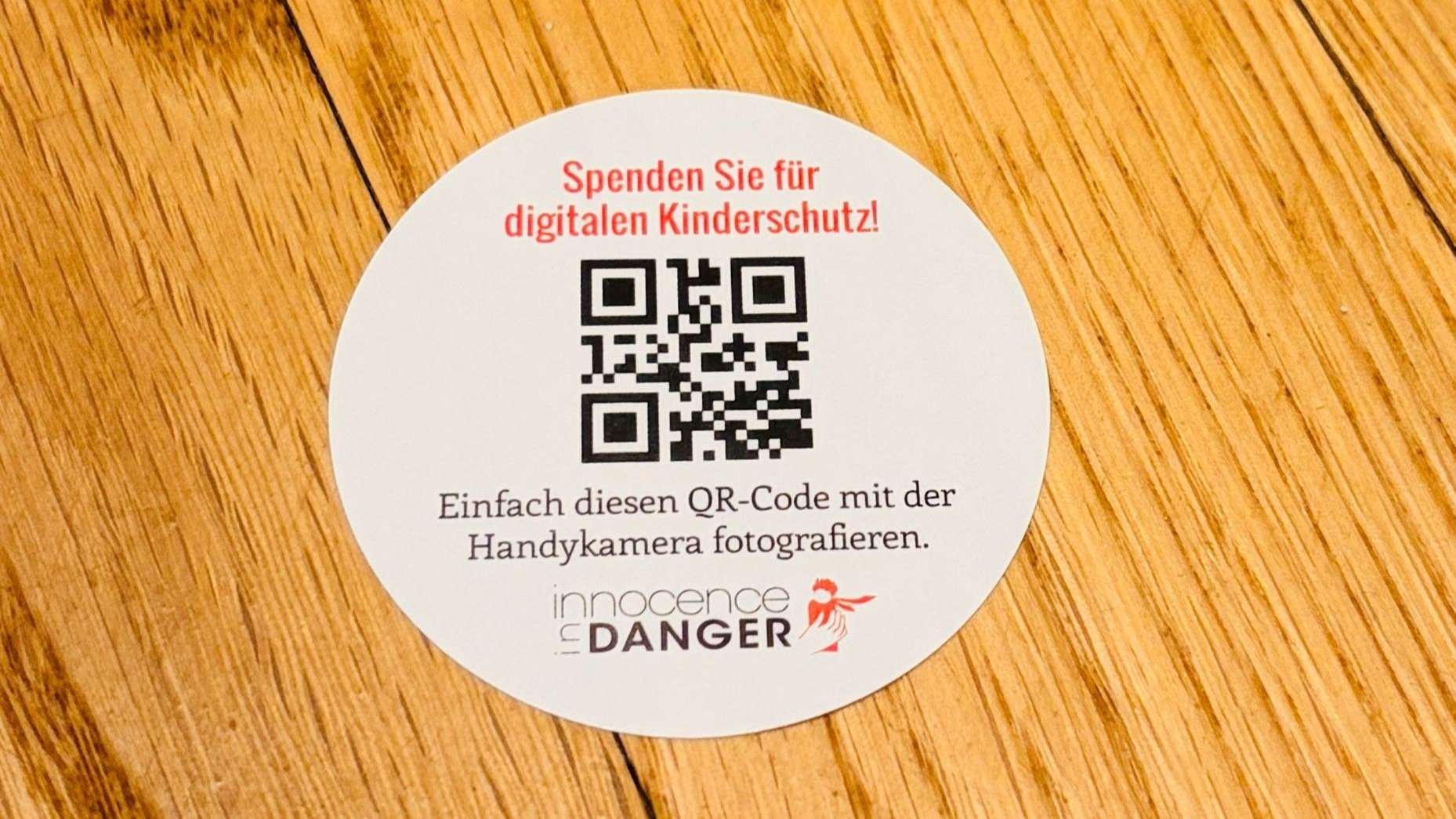 Sticker mit der Aufschrift spenden statt schenken.